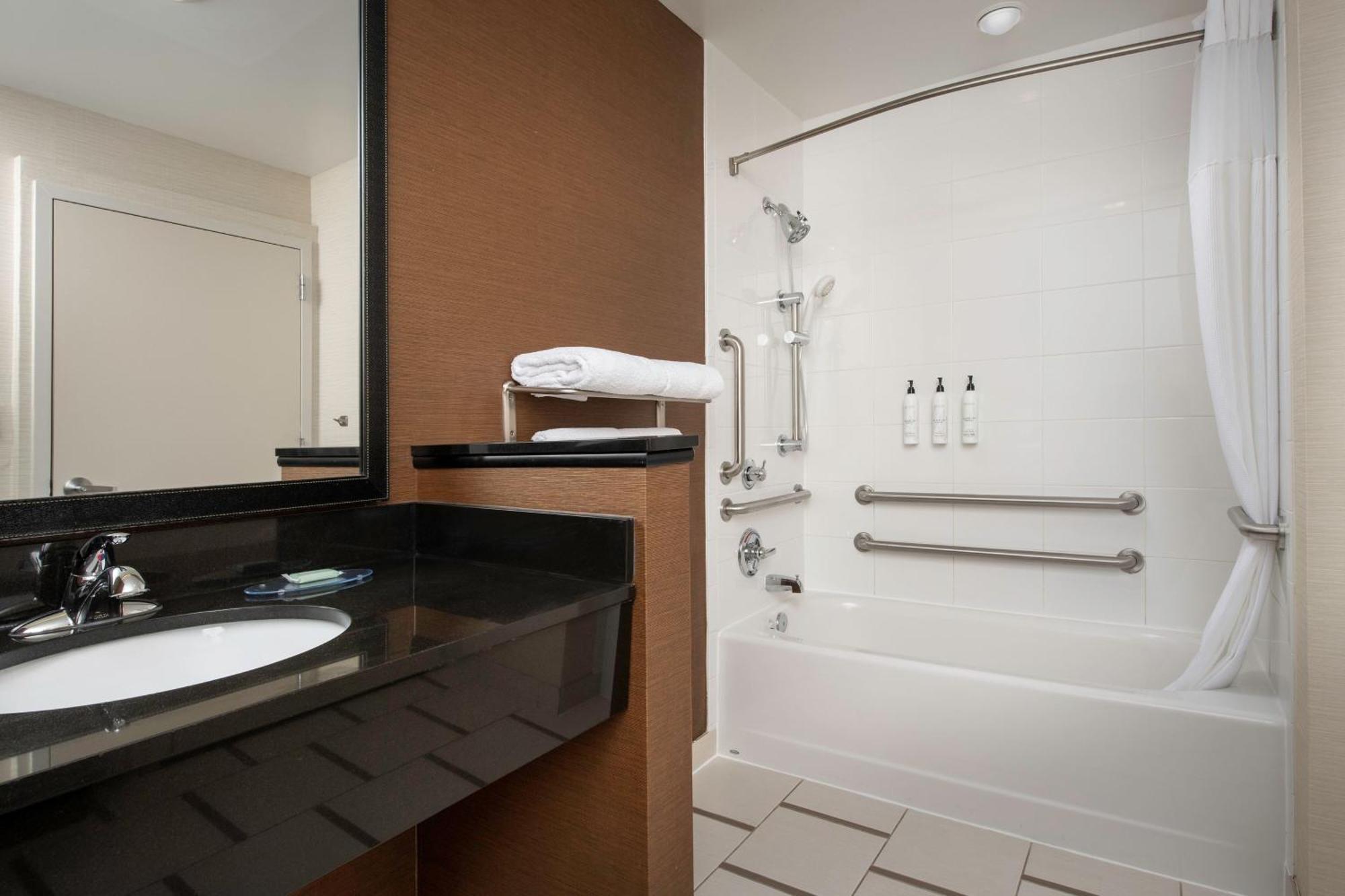 Fairfield Inn & Suites By Marriott איתקה מראה חיצוני תמונה